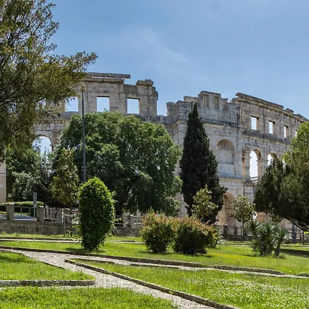 Roza, Pula, Near Center Apartment