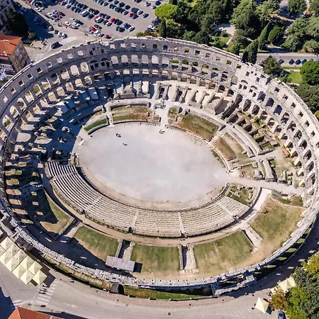 Roza, Pula, Near Center Apartment Pula